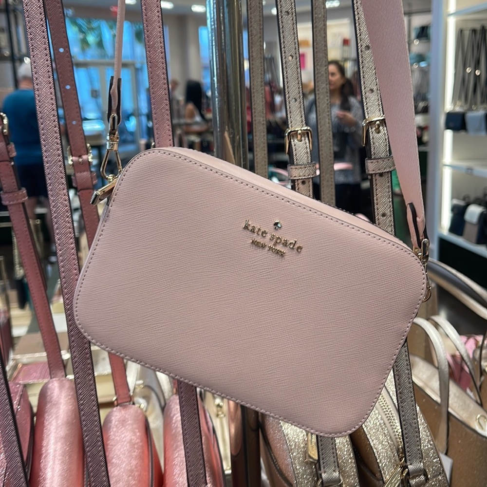 Kate Spade Madison Mini Camera Bag
COLOR:
Conch Pink
NWT - Picture 15 of 16